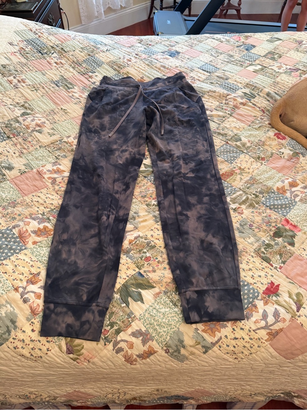 LULULEMON READY TO RULU JOGGER SIZE 6 DIAMOND DYE LUNAR ROCK
TRUE NAVY